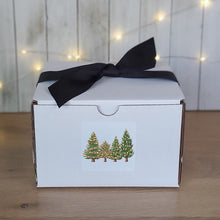 Load image into Gallery viewer, Christmas Candle Gift Box, Holiday Scented Candles Gift Set For Her, Secret Santa Gifts, Gift For Teacher Neighbor